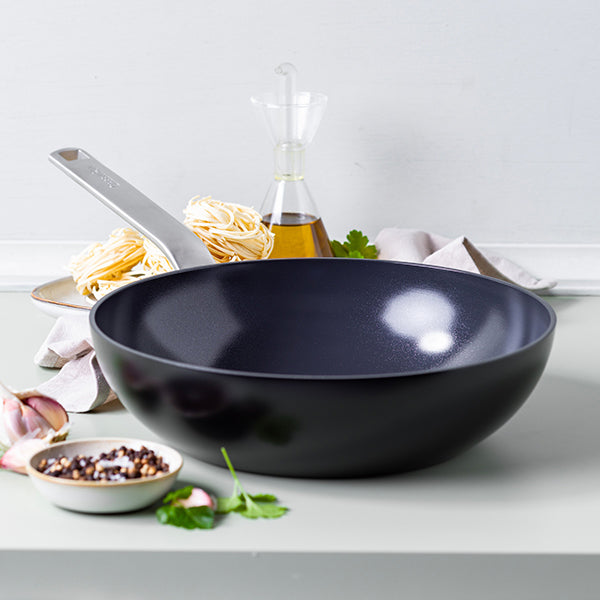 Lot 2 poêles 24 et 28 cm et wok 28 cm aluminium antiadhésif noir Evolution Green pan - Mathon - 8