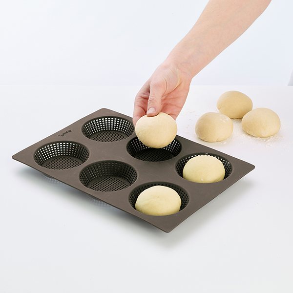 Plaque perforée 6 petits pains ronds en silicone Lékué - Mathon - 4