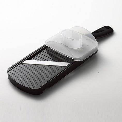 Mandoline réglable avec protège doigts noir Kyocera - Mathon - 2